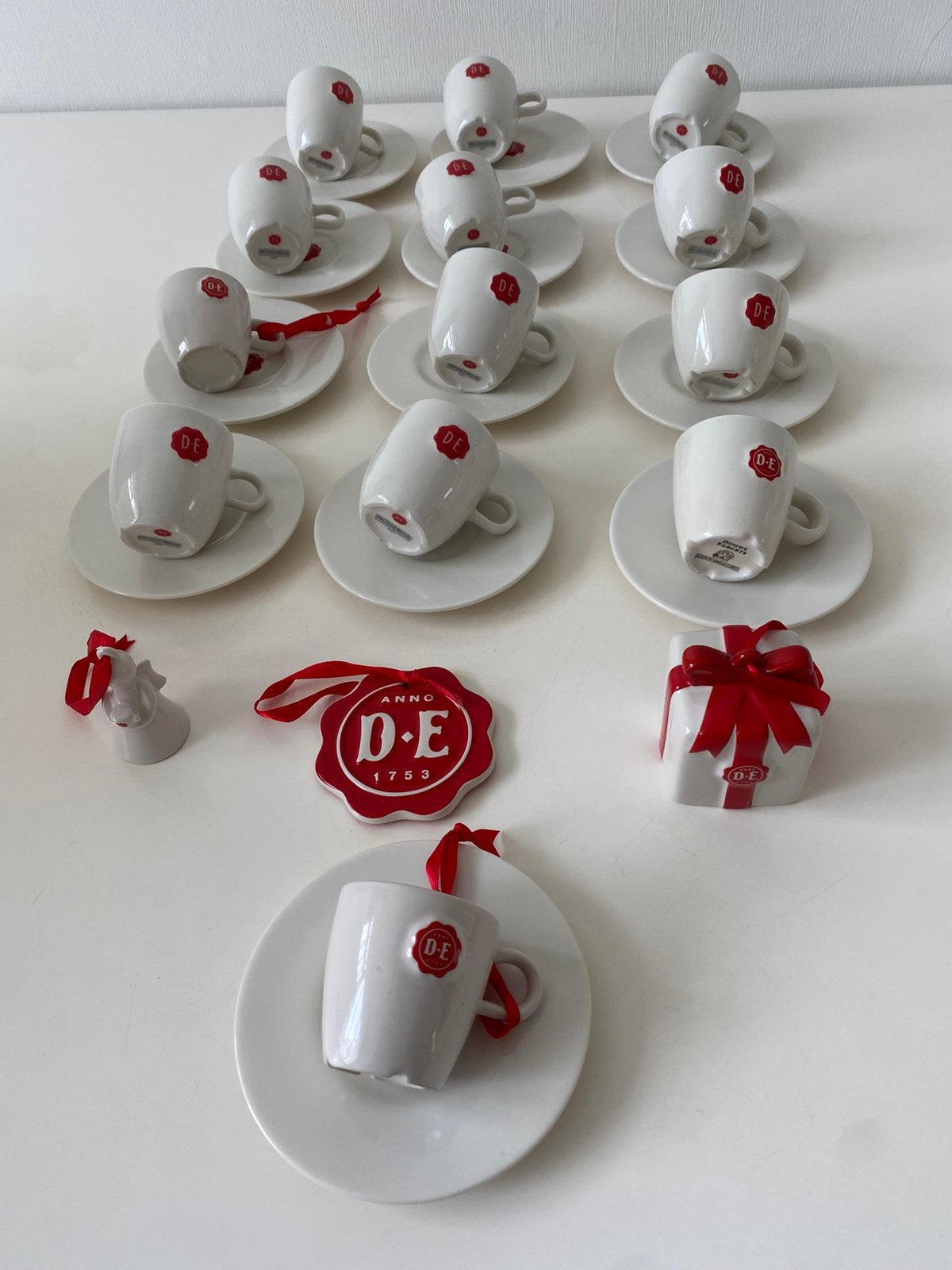 Douwe Egberts kopje en schotels, Ophalen of Verzenden, Porselein, Overige stijlen, Kop(pen) en/of Schotel(s)