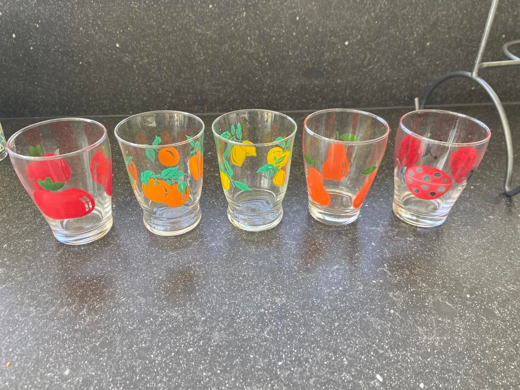 5 retro vintage glaasjes sap glazen fruitafbeeldingen, Verzamelen, Ophalen of Verzenden, Zo goed als nieuw, Frisdrankglas