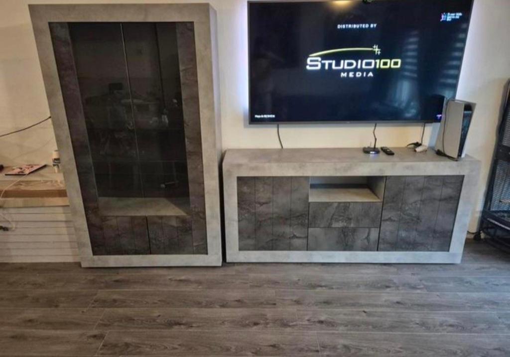 Moderne woonkamerset: vitrinekast en Dressoir, Gebruikt, Modern, Industrieel, 200 cm of meer, 150 tot 200 cm