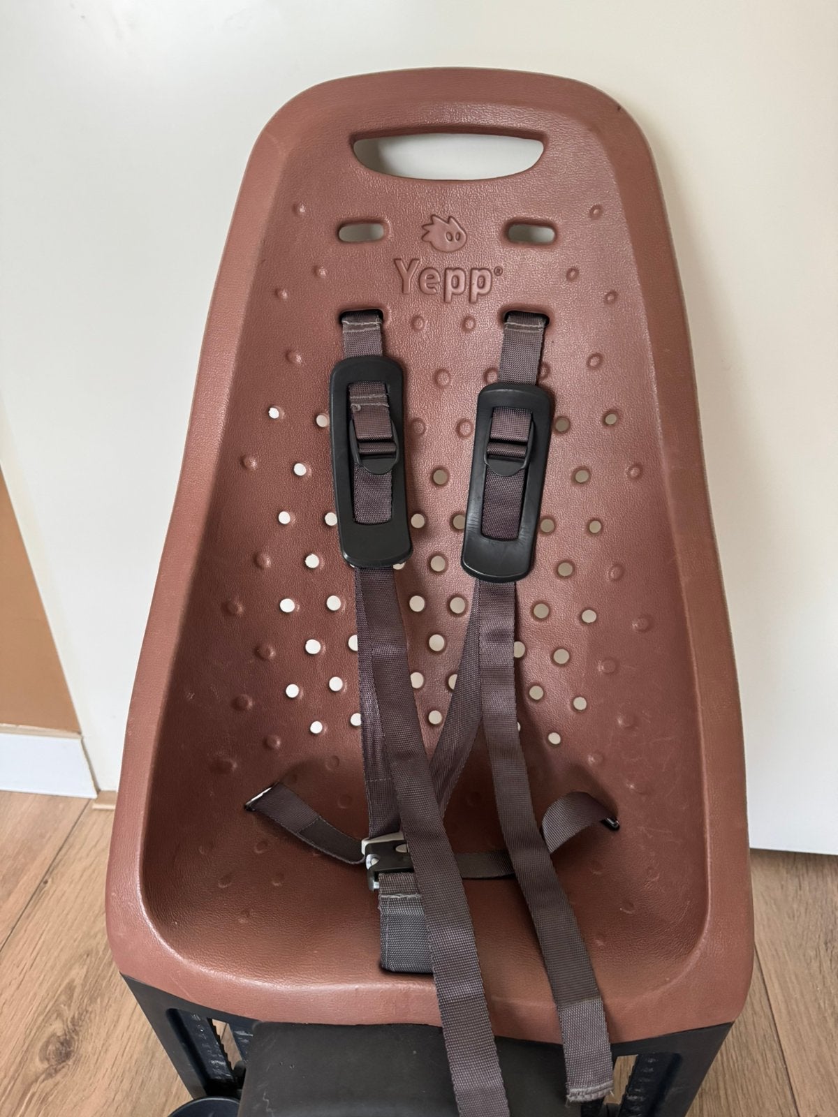 Yepp maxi achterzitje met zadelbuisbevestiging, Fietsen en Brommers, Fietsaccessoires | Fietsstoeltjes, Ophalen, Achterzitje, 9 t/m 18 kg