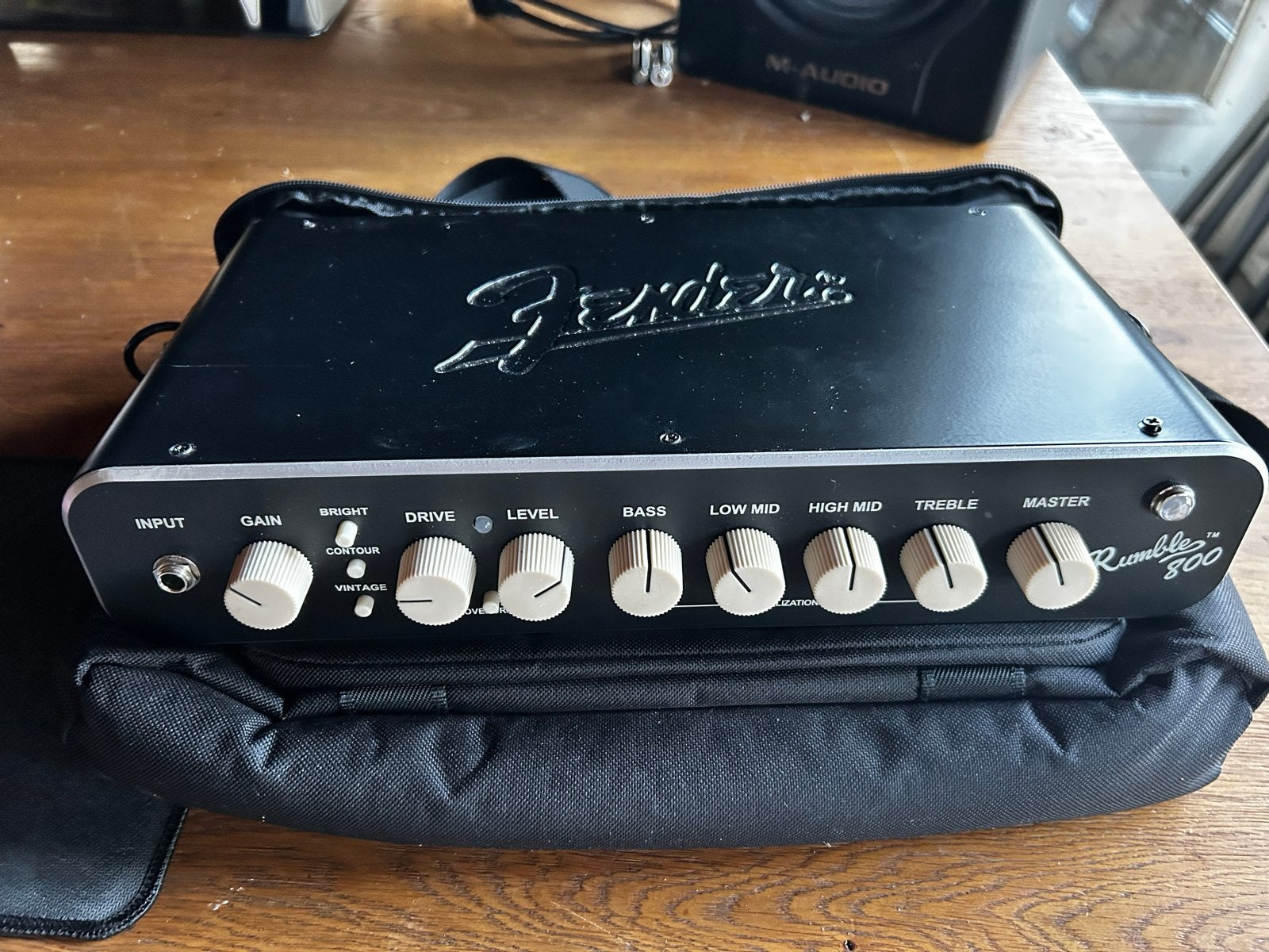Fender Rumble 800HD met hoes + Hartke pedaal, Muziek en Instrumenten, Ophalen of Verzenden, Zo goed als nieuw, Basgitaar, 100 watt of meer