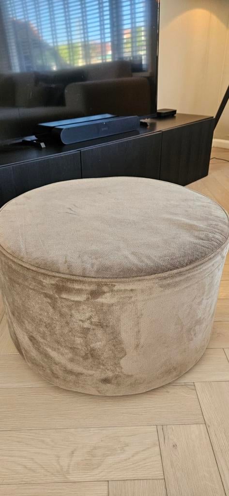 Fluwelen poef - Rond - Beige/Taupe, Modern, Luxe, Scandinavisch, Ophalen of Verzenden, Zo goed als nieuw, Stof