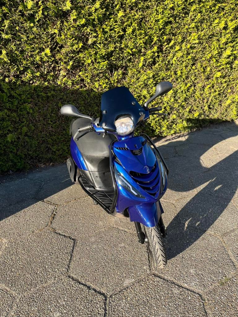 Piaggio zip 4t2v NIEUWSTAAT + GARANTIE! Bmw blauw, Ophalen, Zo goed als nieuw, Benzine, Zip