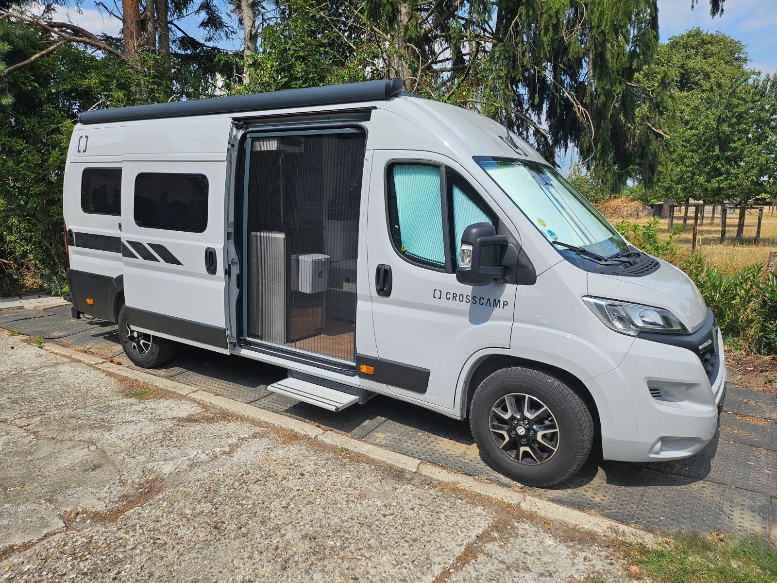 Crosscamp Buscamper Dethleffs zo goed als nieuw! - Compact e, Caravans en Kamperen, Campers, Ringverwarming, Tot en met 2, Particulier