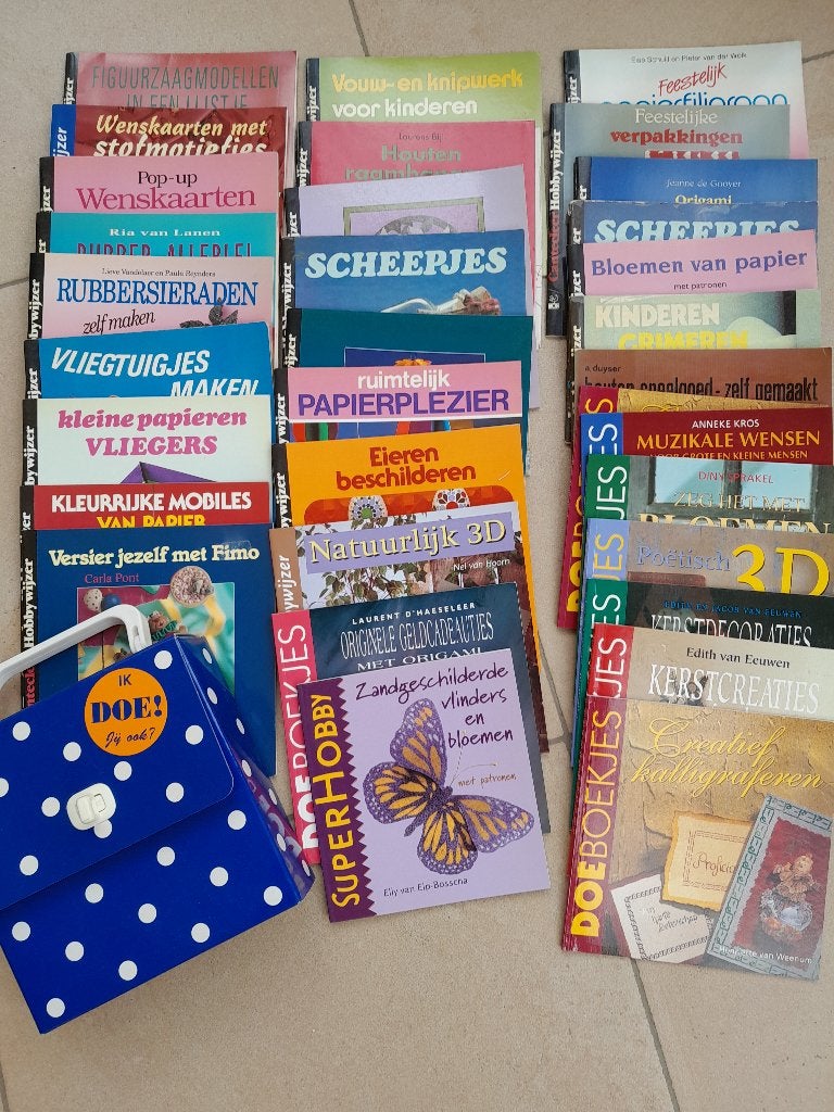 Hobby Doe Boekjes 33 stuks + Origineel Koffertje, Ophalen, Overige thema's, Zo goed als nieuw, Overige materialen