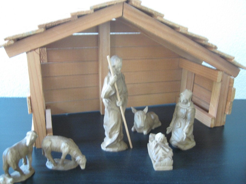 Kerstgroep met stal + 46 waxinelichten + streng + kerkje etc, Ophalen of Verzenden, Nieuw