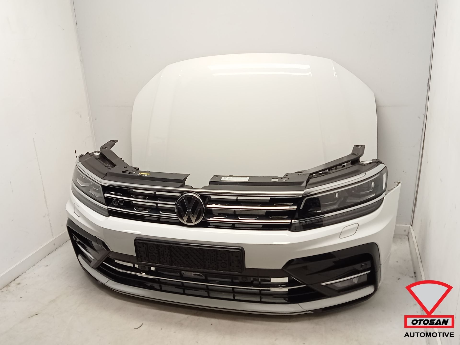 VW Tiguan 5NA R-Line Voorkop Compleet Verschillende Kleuren, Auto-onderdelen, Gebruikt, Volkswagen, Volkswagen AG, Berliner Ring 2
38440  Wolfsburg, DE