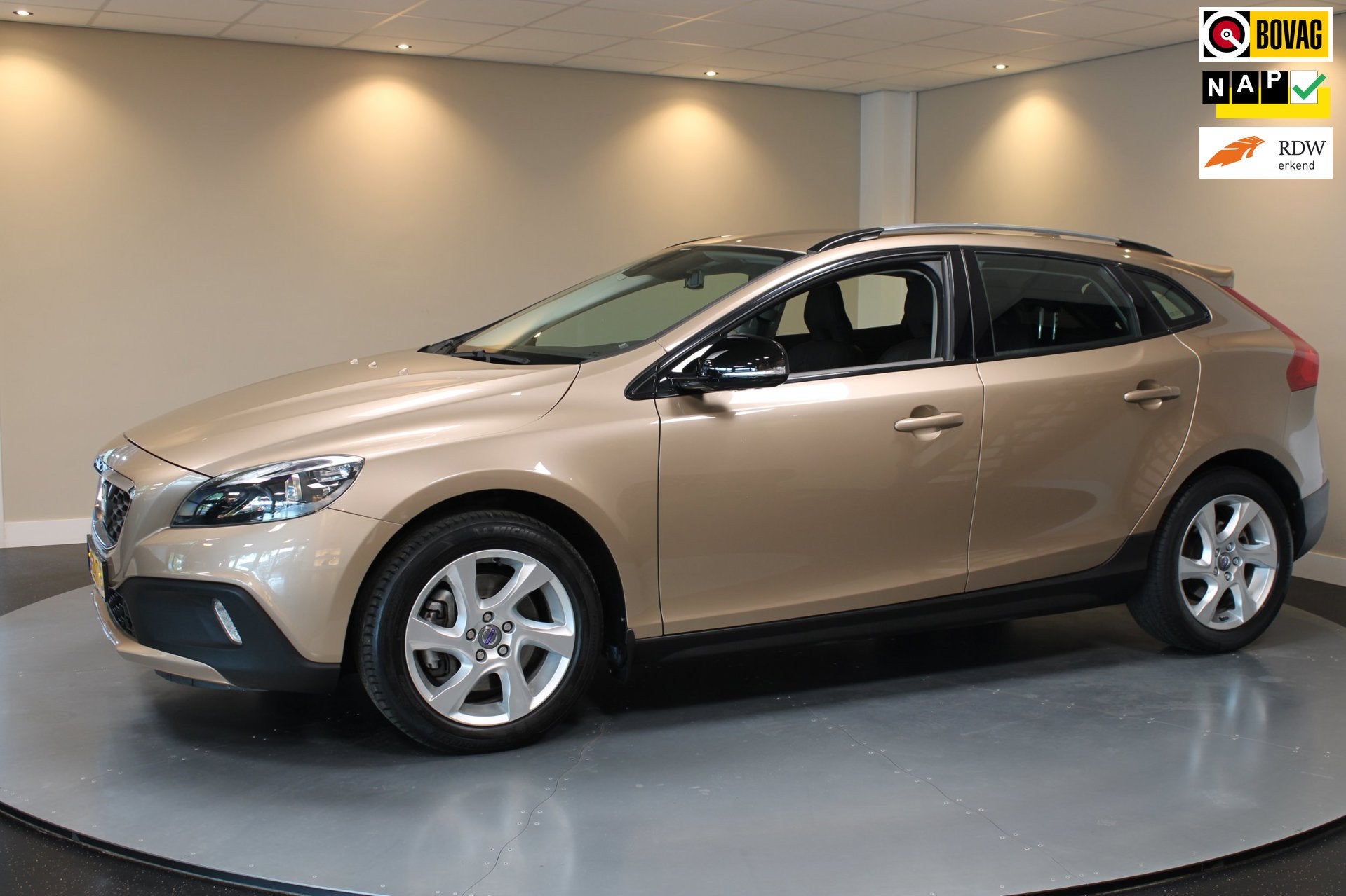 Volvo V40 Cross Country 2.5 T5 Momentum *Automaat* 254Pk! Tr, Gebruikt, V40, 1500 kg, 5 cilinders