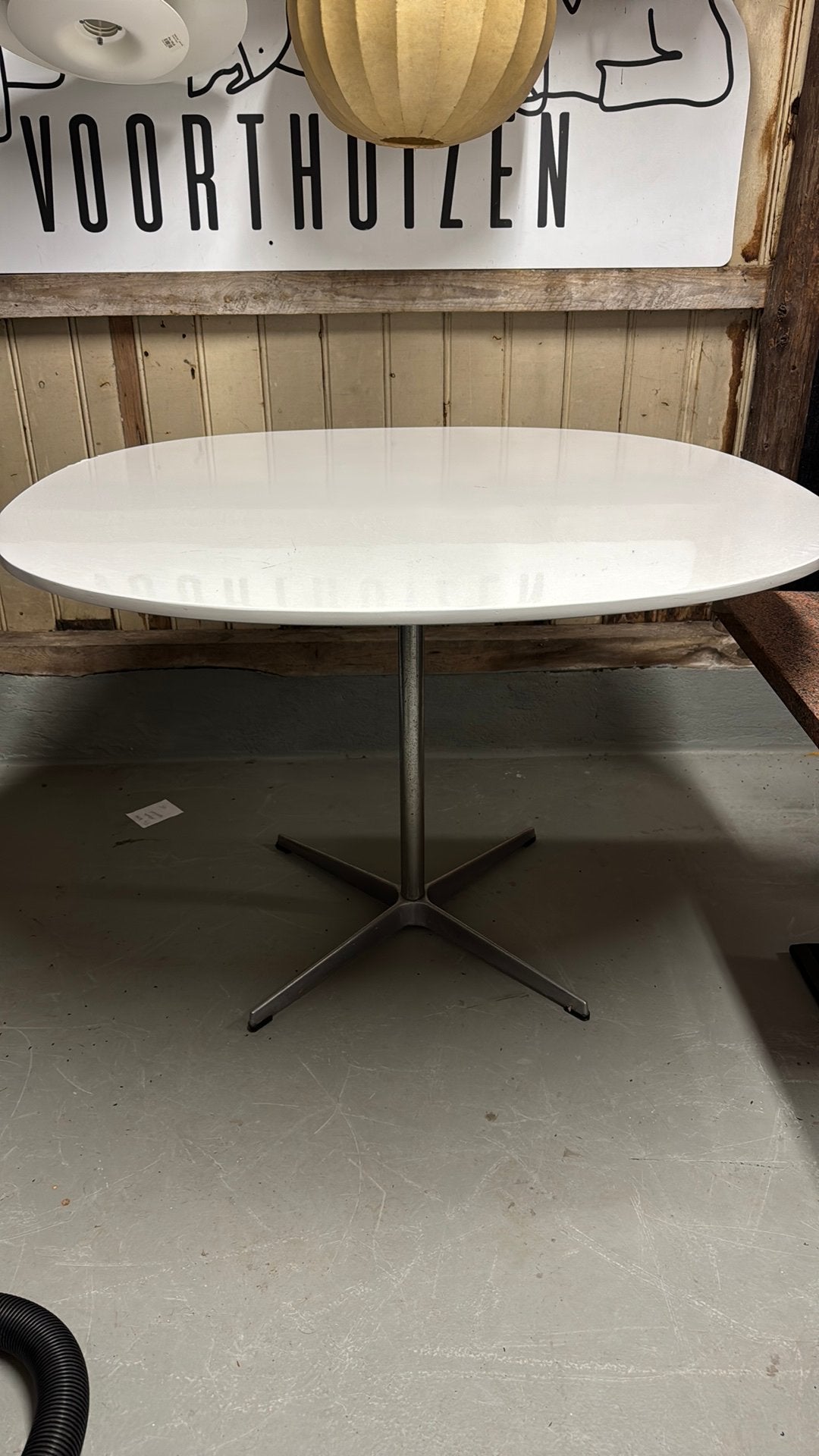 Fritz Hansen tafel A603, 50 tot 100 cm, Rond, Vier personen, Gebruikt