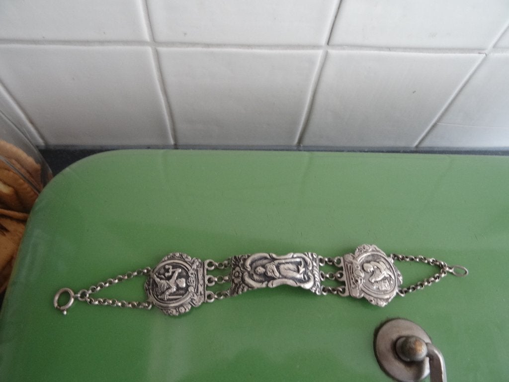 Antieke oude zilveren armband met div afbeeldingen, Sieraden, Tassen en Uiterlijk, Antieke sieraden, Ophalen, Zilver, Armband