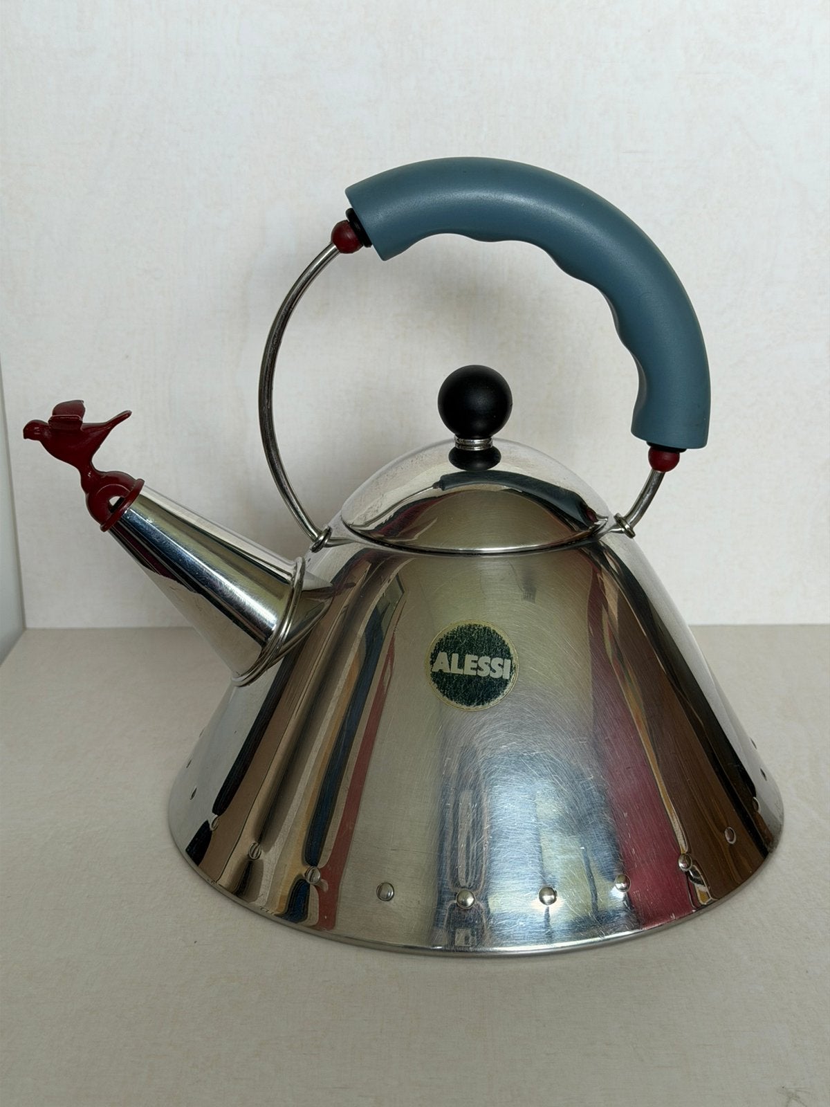 Vintage Alessi 9093 Fluitketel - Michael Graves, Theepot/fluitketel, Gebruikt, Zilver, Ophalen of Verzenden