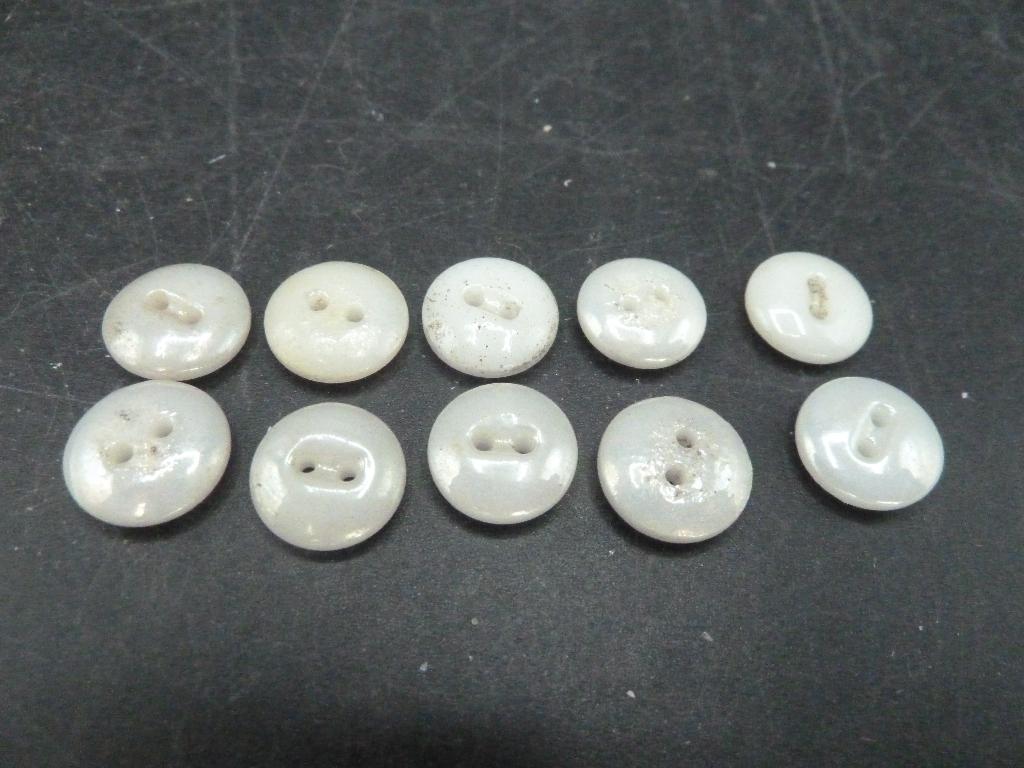 10 antieke parelmoer knoopjes, Ophalen of Verzenden, Zo goed als nieuw, Knoop of Knopen