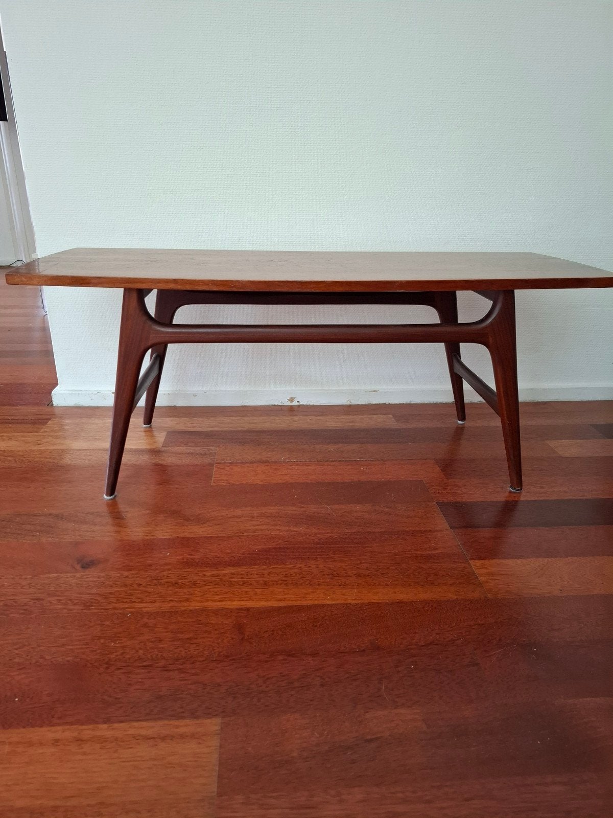 Webe salontafel Louis van Teeffelen, Ophalen