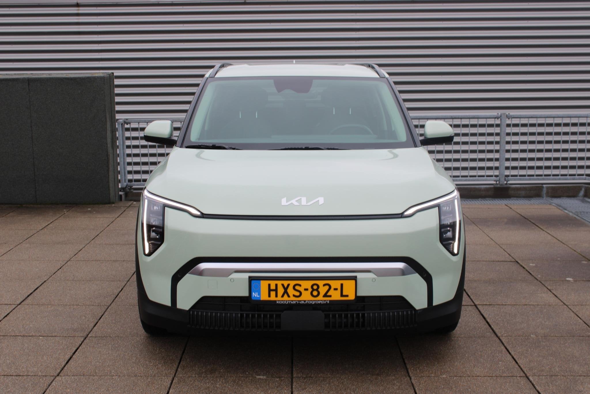 Kia EV3 Plus 81.4 kWh STOEL- & EN STUURVERWARMING, NAVIGATIE, Stof, Origineel Nederlands, 204 pk, 1000 kg