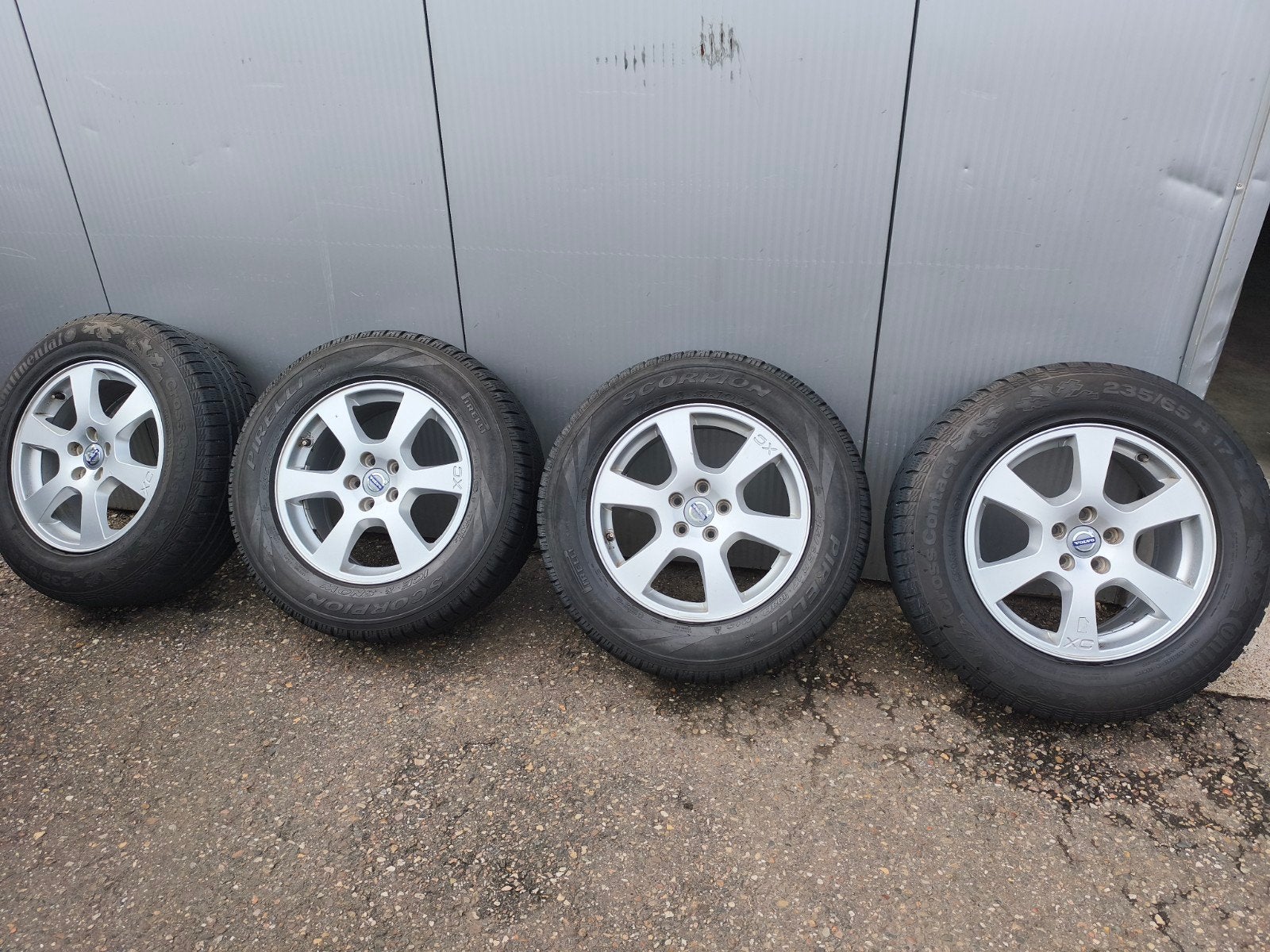 Volvo XC70/XC90 Winterbanden met velgen 235/65 R17, Ophalen, Gebruikt, Banden en Velgen, 17 inch