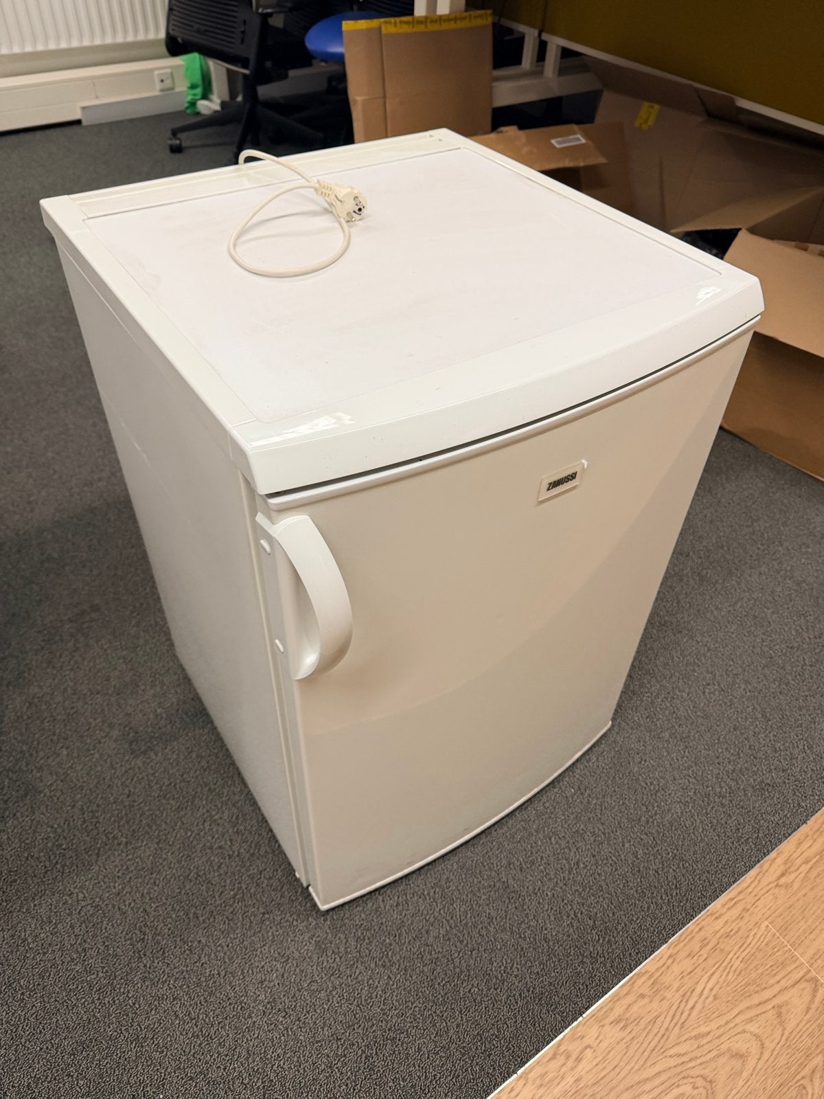 Zanussi Tafelmodel Koelkast - Compact en Efficiënt, Ophalen, Minder dan 85 cm, Minder dan 75 liter, 45 tot 60 cm