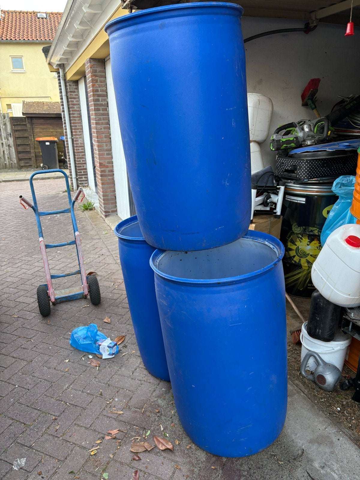 Blauwe Regenton voieton open gezaagd 200 litee, Ophalen, Kunststof, Gebruikt, 150 liter of meer