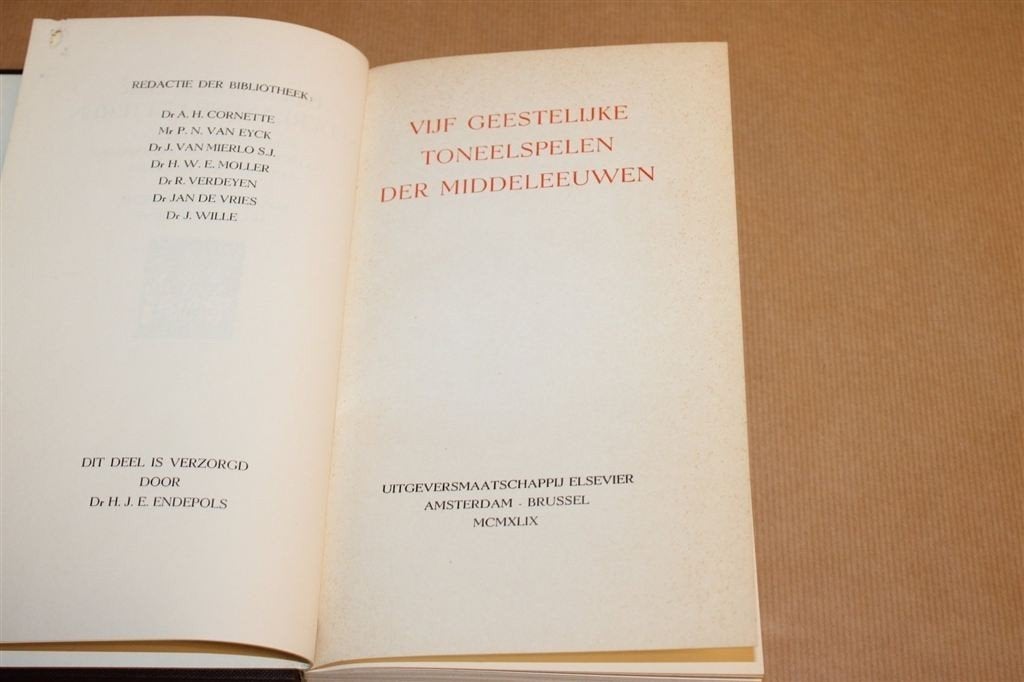 Middeleeuwse Toneelspelen — 5 Stukken [1949], Ophalen of Verzenden, Gelezen