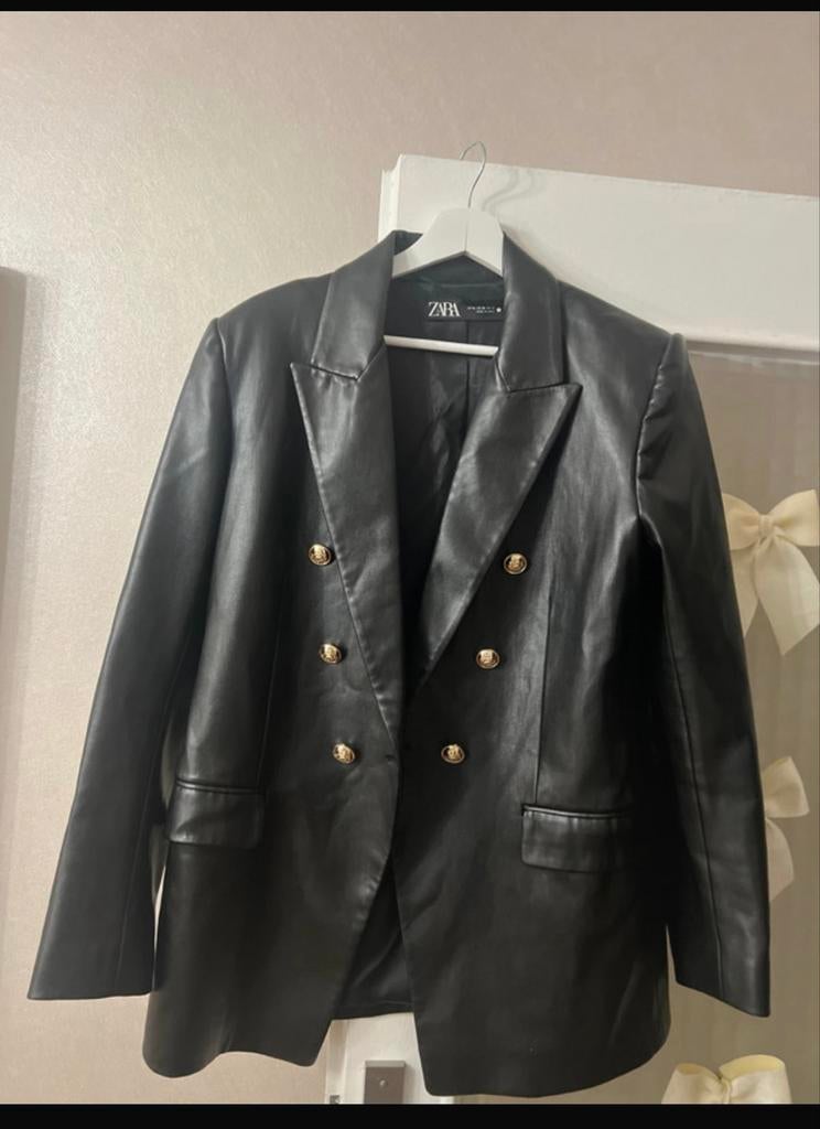 Zara Zwarte Leren Blazer met Gouden Knopen, Ophalen of Verzenden, Zo goed als nieuw, Maat 38/40 (M), Zwart