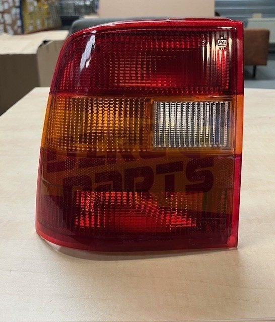 Opel Vectra A (-9/92) (4 drs.) achterlicht Links MQ+ OQB2104