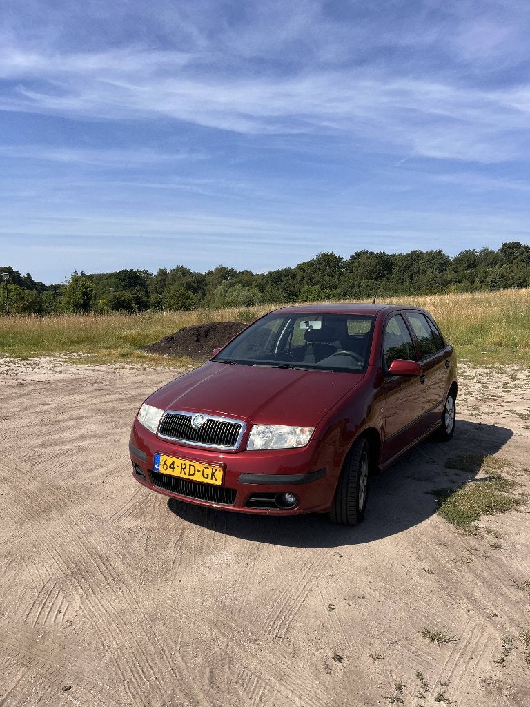 Skoda Fabia 1.4 2005 LAGE KMS+AUTOMATISCHE+AIRCO+TREKHAAK!, Auto's, Skoda, 450 kg, 74 pk, 4 cilinders, Overige bekleding
