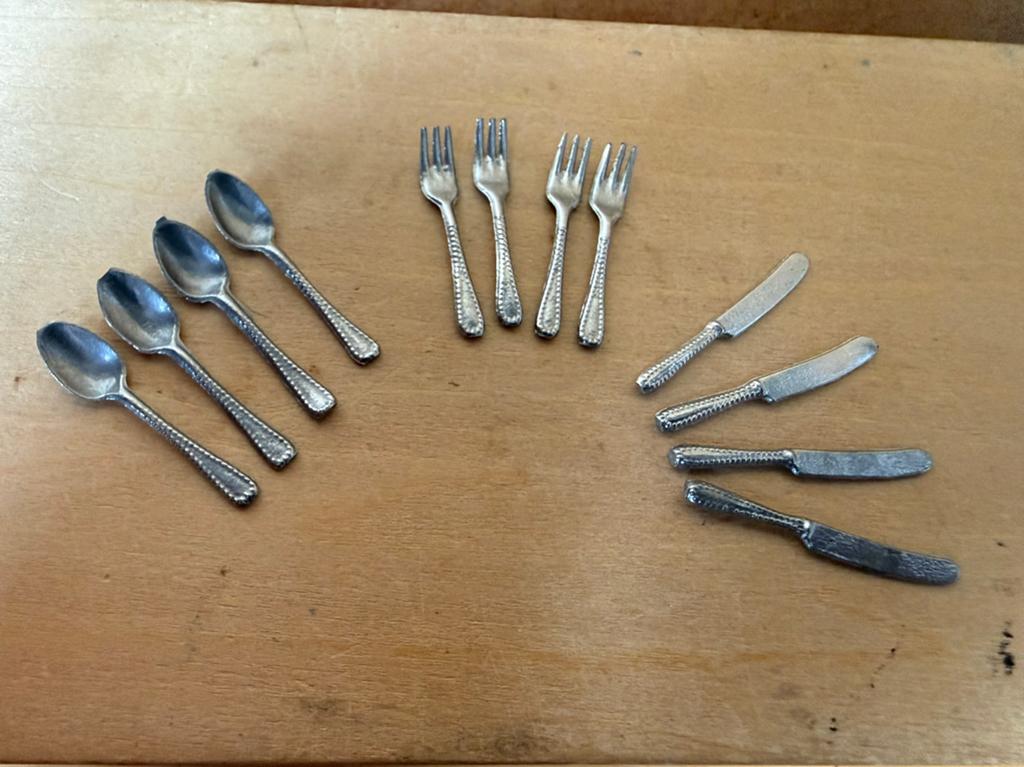 12 delig bestek set shackman ?? 3cm - metaal, Verzamelen, Poppenhuizen en Toebehoren, Ophalen of Verzenden, Zo goed als nieuw