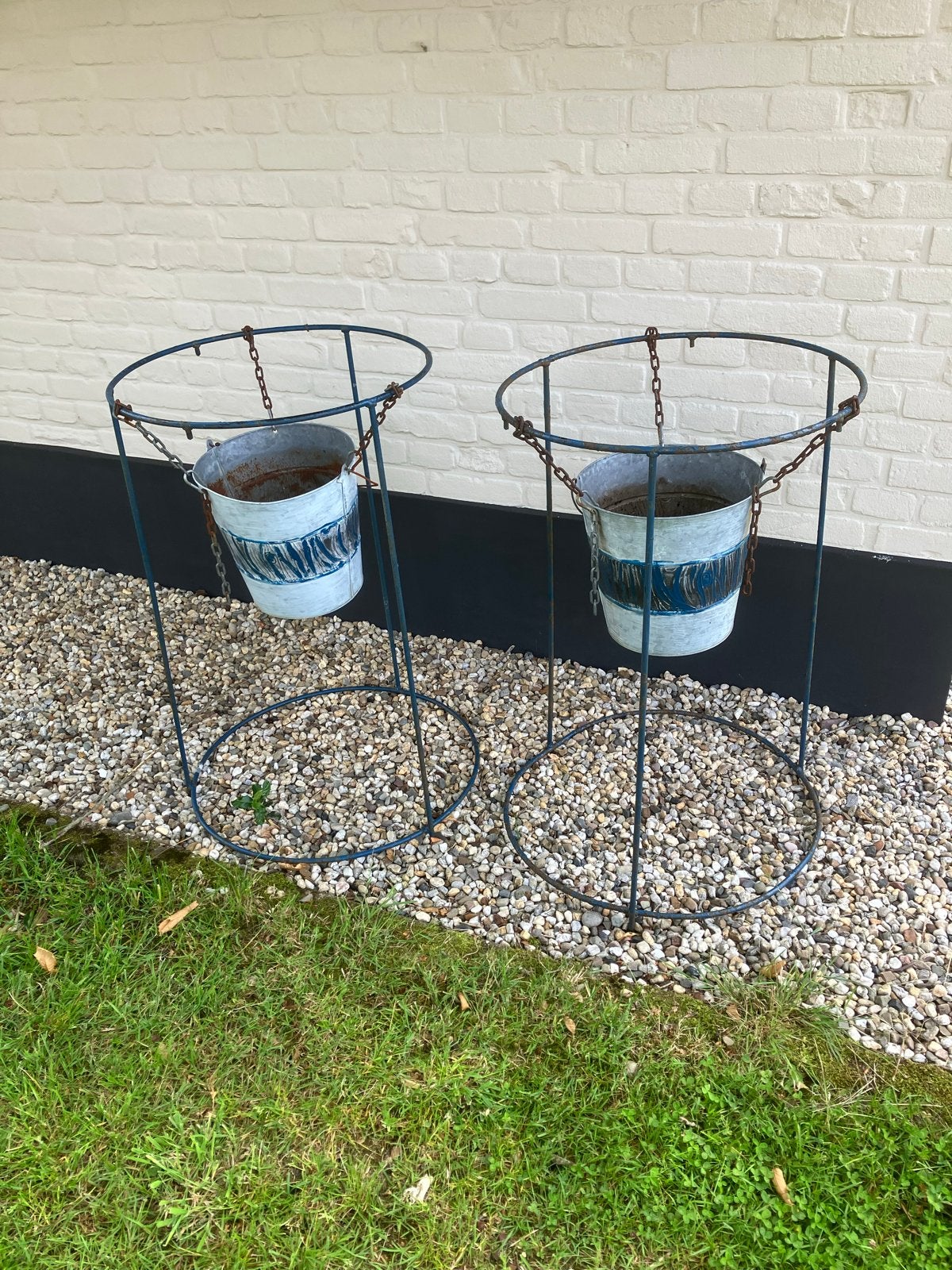 2 brocante Vintage Metalen Plantenstandaards met Emmer, Ophalen, Gebruikt, Minder dan 60 cm, Rond
