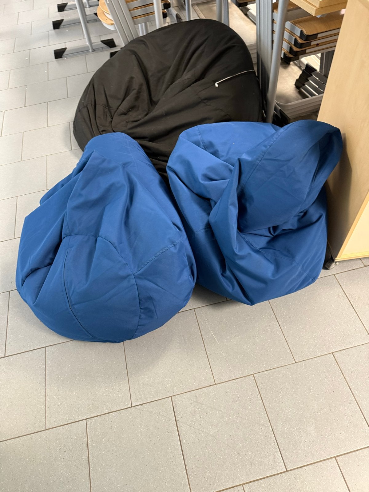 Zitzakken set: 2 blauw, 1 zwart - Comfortabel en stijlvol, Huis en Inrichting, Ophalen, Gebruikt, Meerkleurig, Zitzak