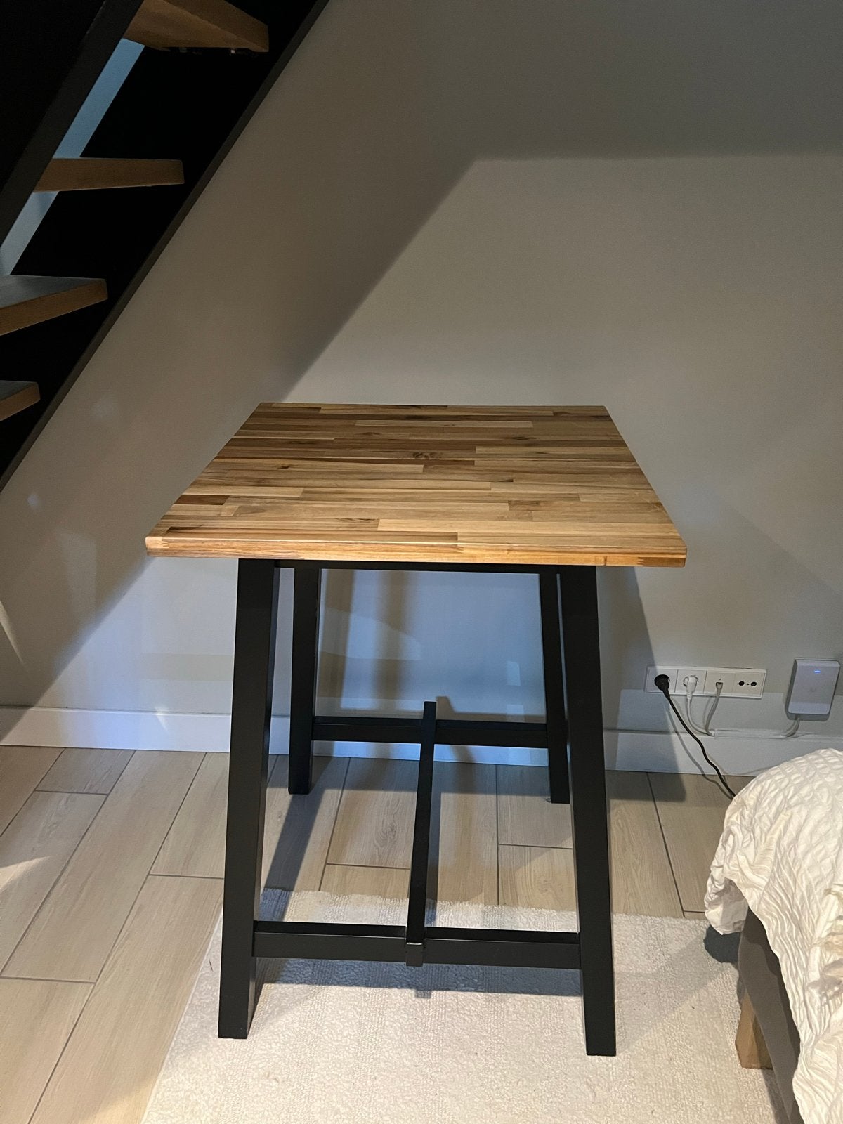 IKEA tafel SKOGSTA, Ophalen, Gebruikt, Vierkant, Tot twee personen