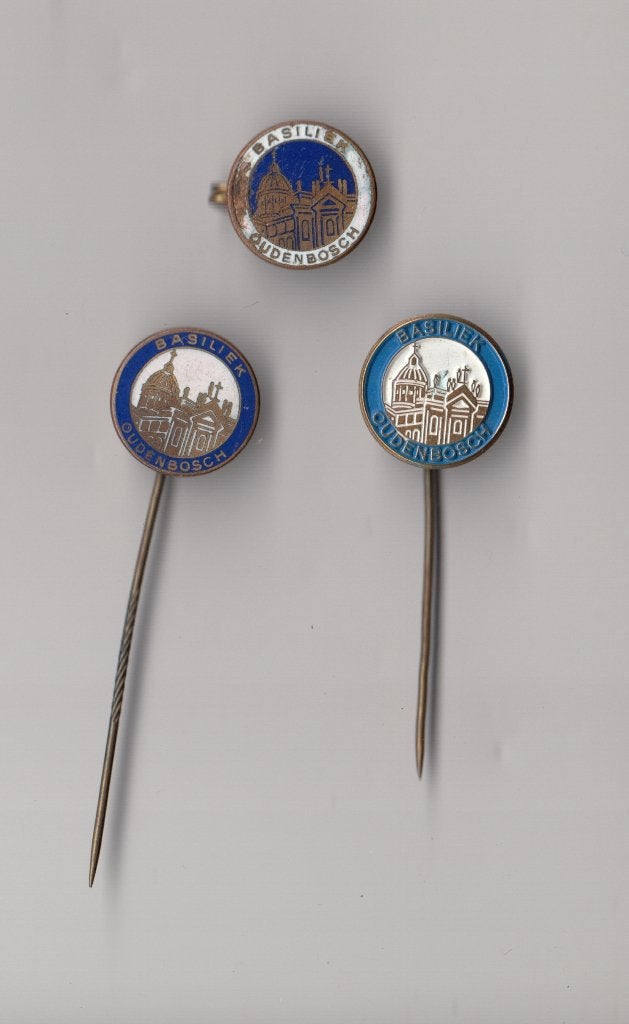 Oudenbosch Basiliek broche en speldjes, Gebruikt, Niet vindbaar, Niet vindbaar, Speldje of Pin