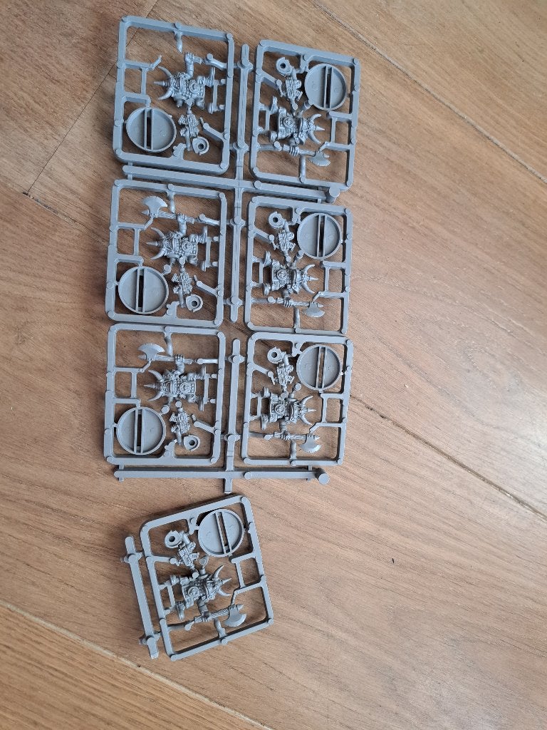 Space ork orc warhammer 40k nieuw op sprue, Hobby en Vrije tijd, Wargaming, Ophalen of Verzenden, Nieuw, Warhammer, Figuurtje(s)