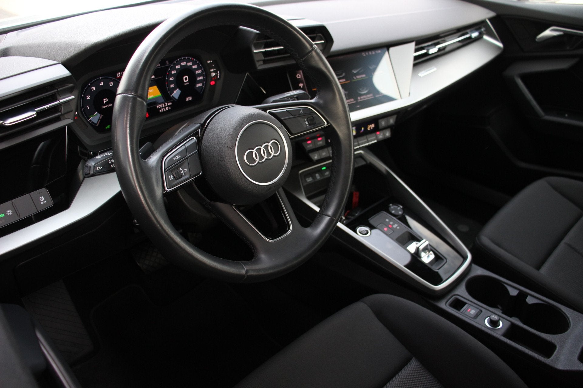 Audi A3 Sportback 40 TFSI e Business edition | Cruise | DAB, Stof, Gebruikt, Zwart, 4 cilinders