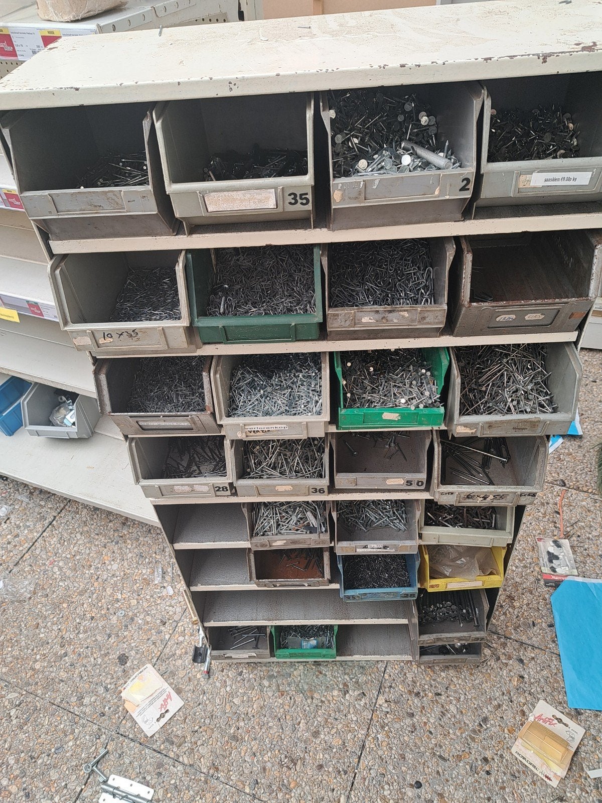 Stellingkast met diverse spijkers - Ideaal voor werkplaats, Ophalen of Verzenden, Gebruikt, Minder dan 50 mm, Spijkers