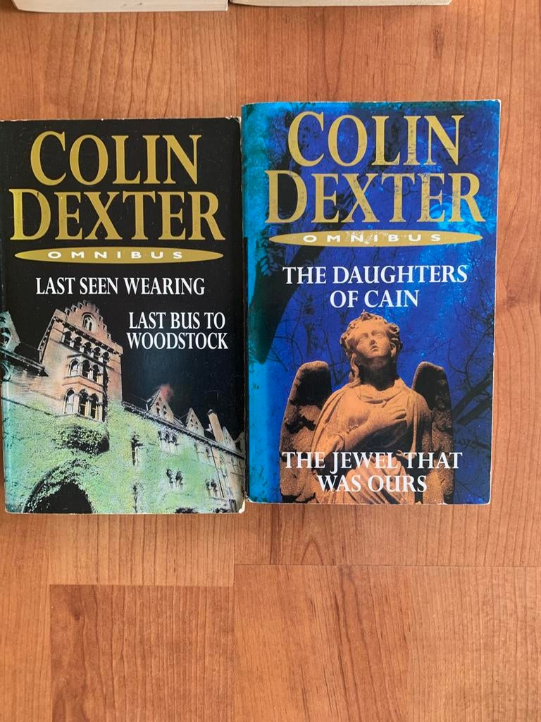 Colin Dexter, 2 omnibussen, Boeken, Detectives, Ophalen of Verzenden, Gelezen