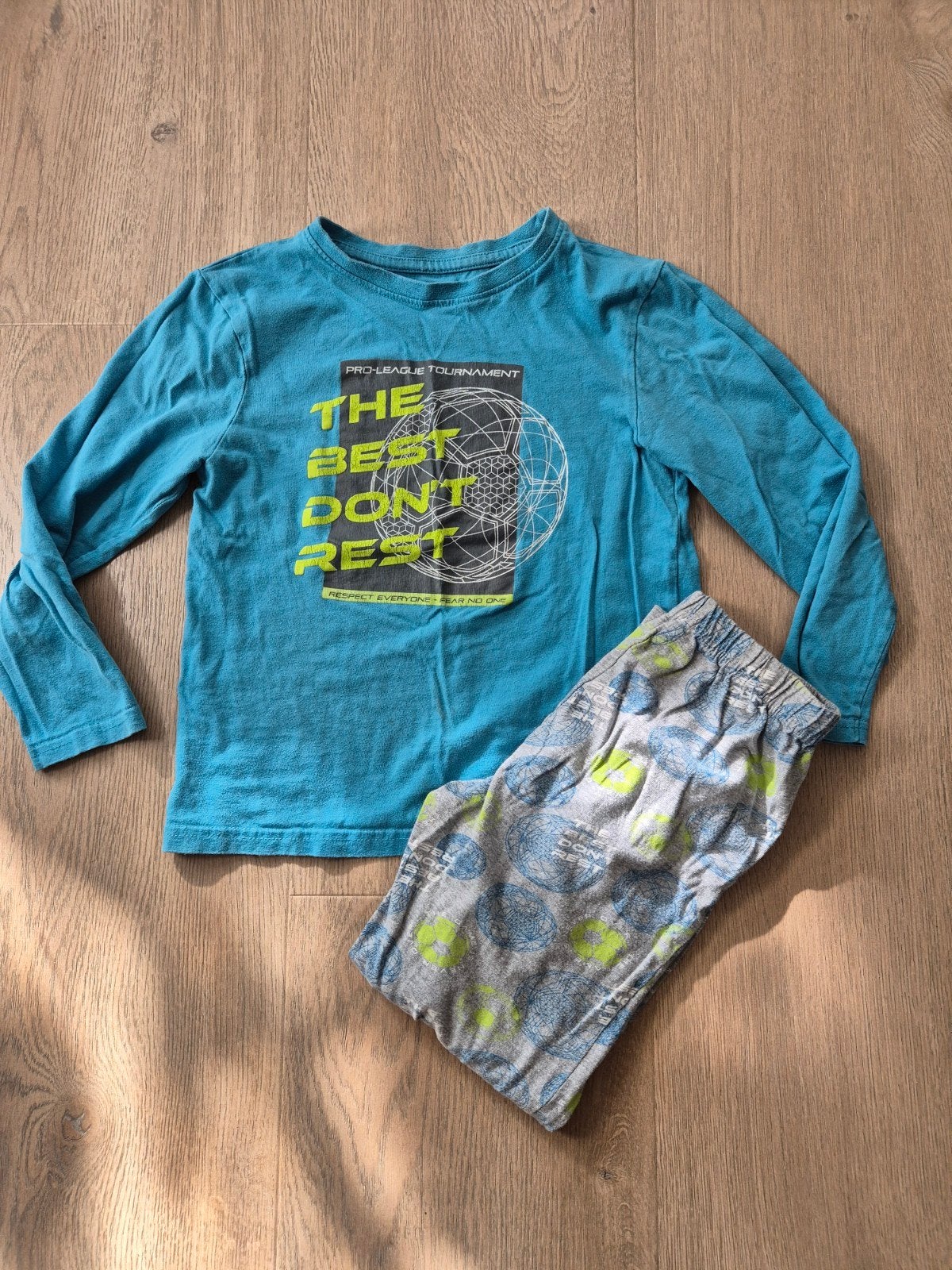 Pyjama maat 122/128, Kinderen en Baby's, Kinderkleding | Maat 122, Ophalen of Verzenden, Gebruikt, Jongen, Nacht- of Onderkleding