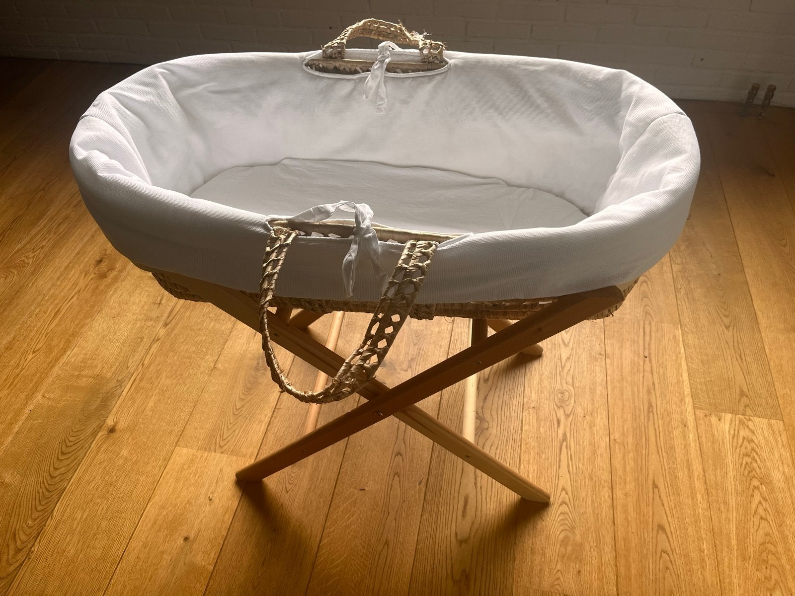 Mooie mozes wieg met standaard, Kinderen en Baby's, Babywiegjes en Ledikanten, Ophalen, Gebruikt, Wieg