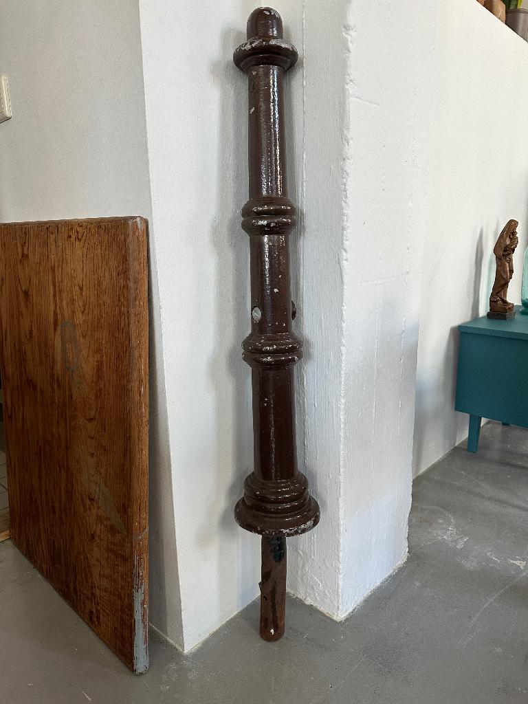 Oude straatpaal, industriële afzetpaal, gietstalen paal, Ophalen, Gebruikt, Minder dan 180 cm, Palen