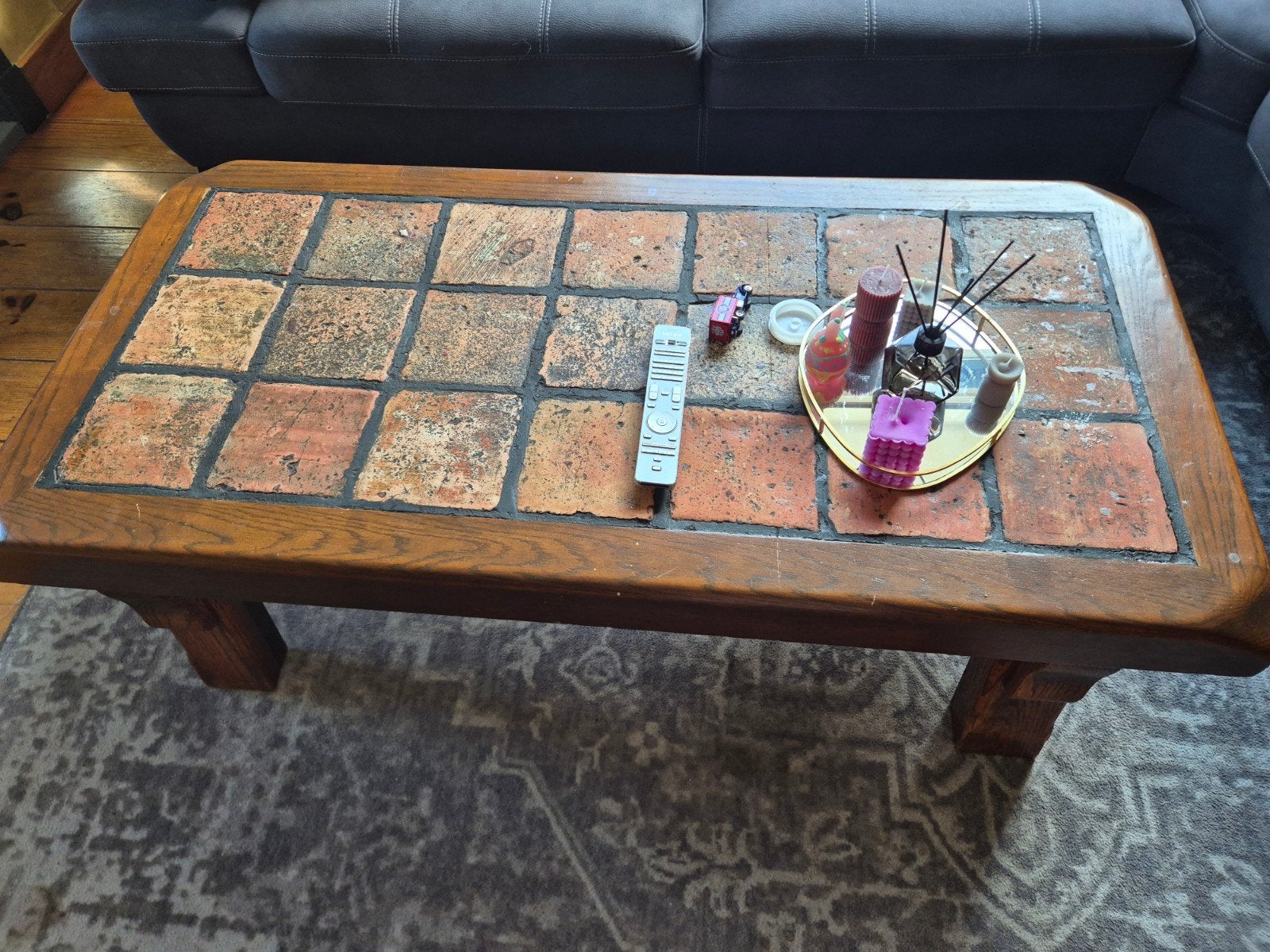 Salontafel met tegels - Rustiek en functioneel, Ophalen, 50 – 75, Gebruikt, Overige materialen