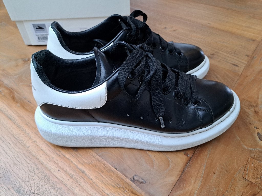 Alexander McQueen sneakers degelijke schoenen maat 38, Kleding | Dames, Schoenen, Ophalen of Verzenden, Zo goed als nieuw, Wit