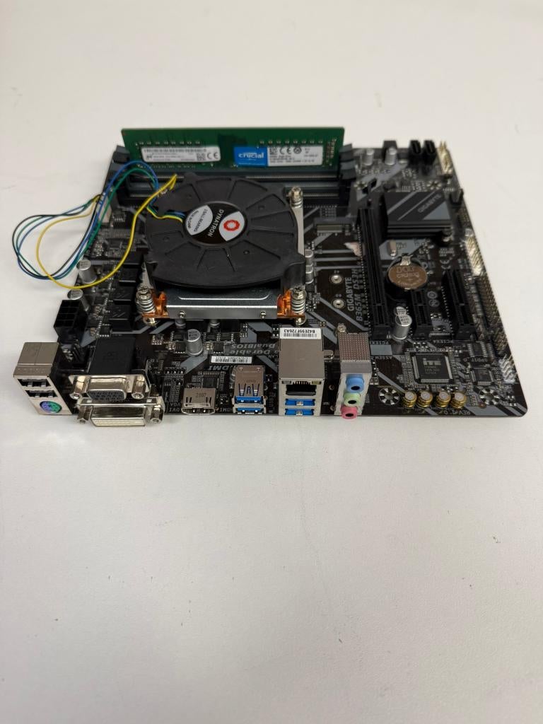 Gigabyte B365M DS3H + Intel Core i3-8100 + Crucial 16GB, Computers en Software, Moederborden, Gebruikt, LGA 1151, DDR4, Ophalen of Verzenden