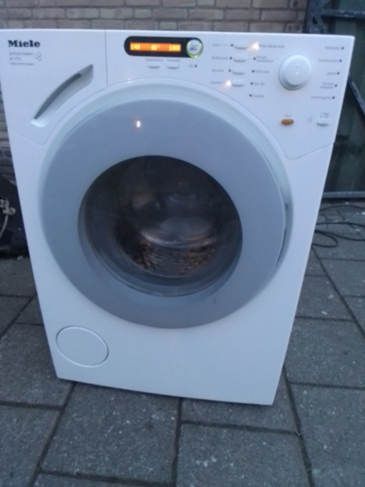 Miele wasmachine 1350 toeren, Ophalen, Gebruikt, Voorlader, 85 tot 90 cm