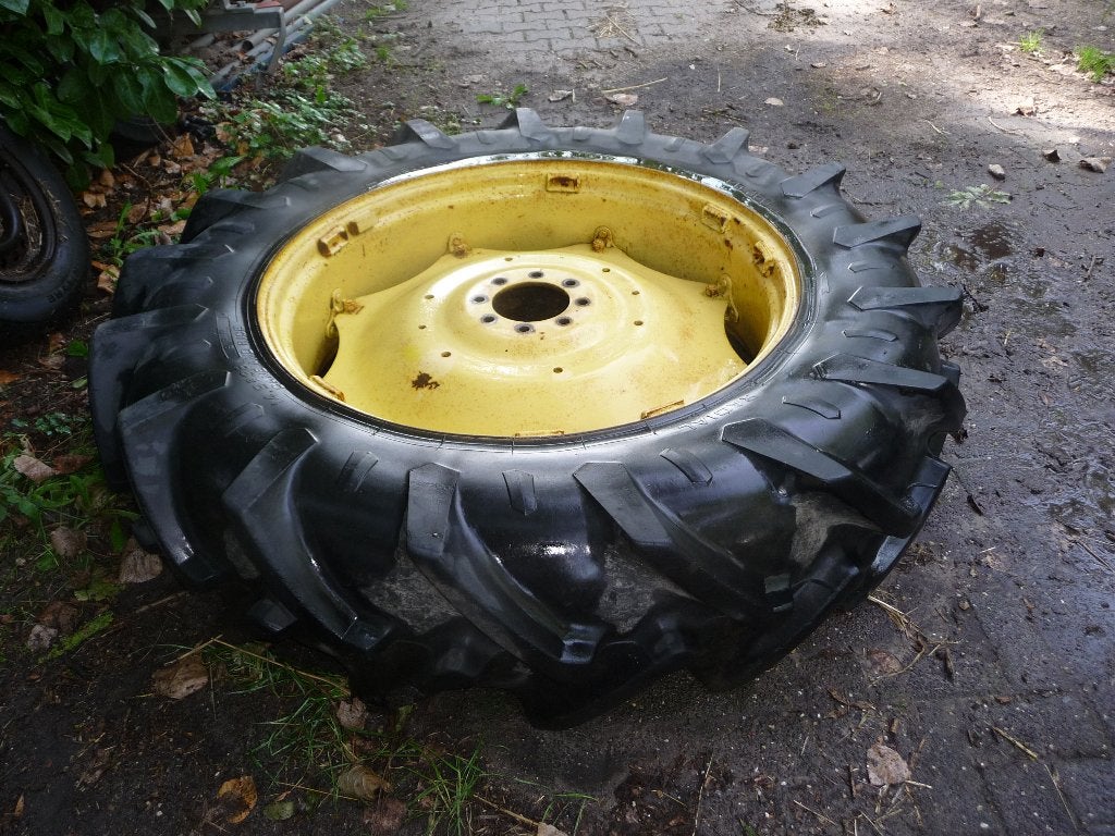 Velgen met banden 14.9 R  38, Ophalen
