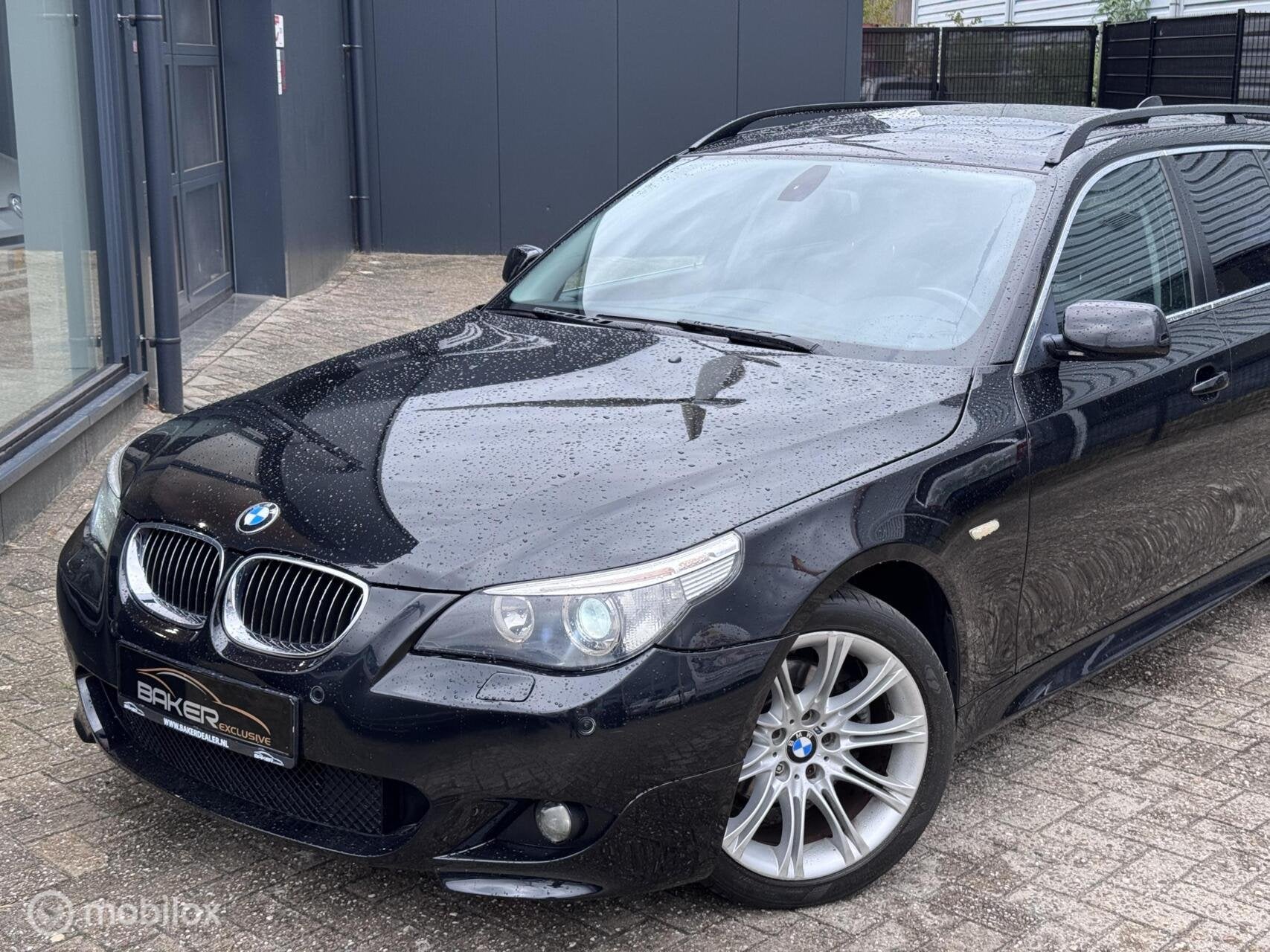 BMW 5-serie Touring 525i Executive - M-pakket - Panoramadak, Auto's, BMW, Automaat, Achterwielaandrijving, Gebruikt, 2000 kg