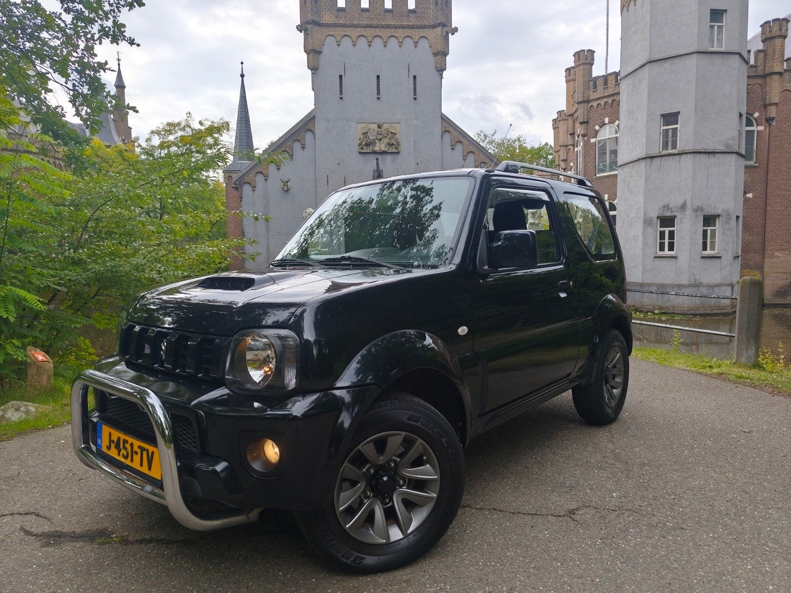Suzuki Jimny 1.3 4WD Exclusive / nieuwstaat / trekhaak!!, Auto's, Stof, Zwart, 4 stoelen, Zwart