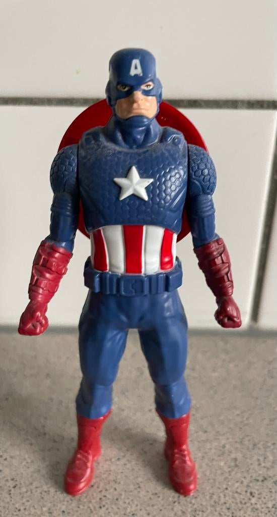 Captain America met schild poppetje pop Marvel, Kinderen en Baby's, Speelgoed | Actiefiguren, Ophalen of Verzenden, Zo goed als nieuw