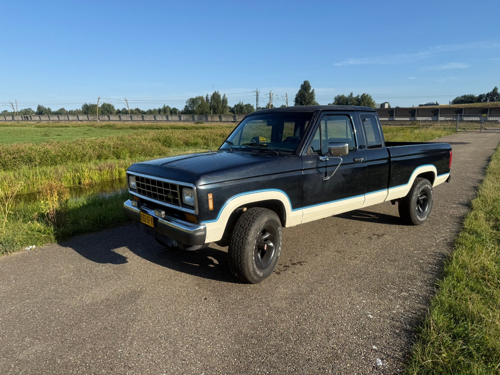 Ford 1988 Blauw, Auto's, Ford, 1361 kg, Stof, Blauw, Bluetooth