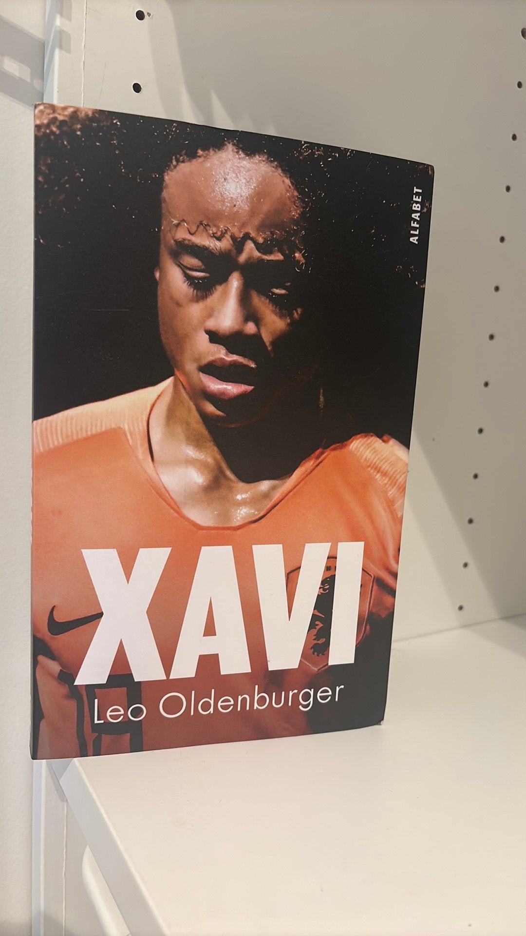 Leo Oldenburger - Xavi, Boeken, Biografieën, Zo goed als nieuw, Sport, Ophalen of Verzenden