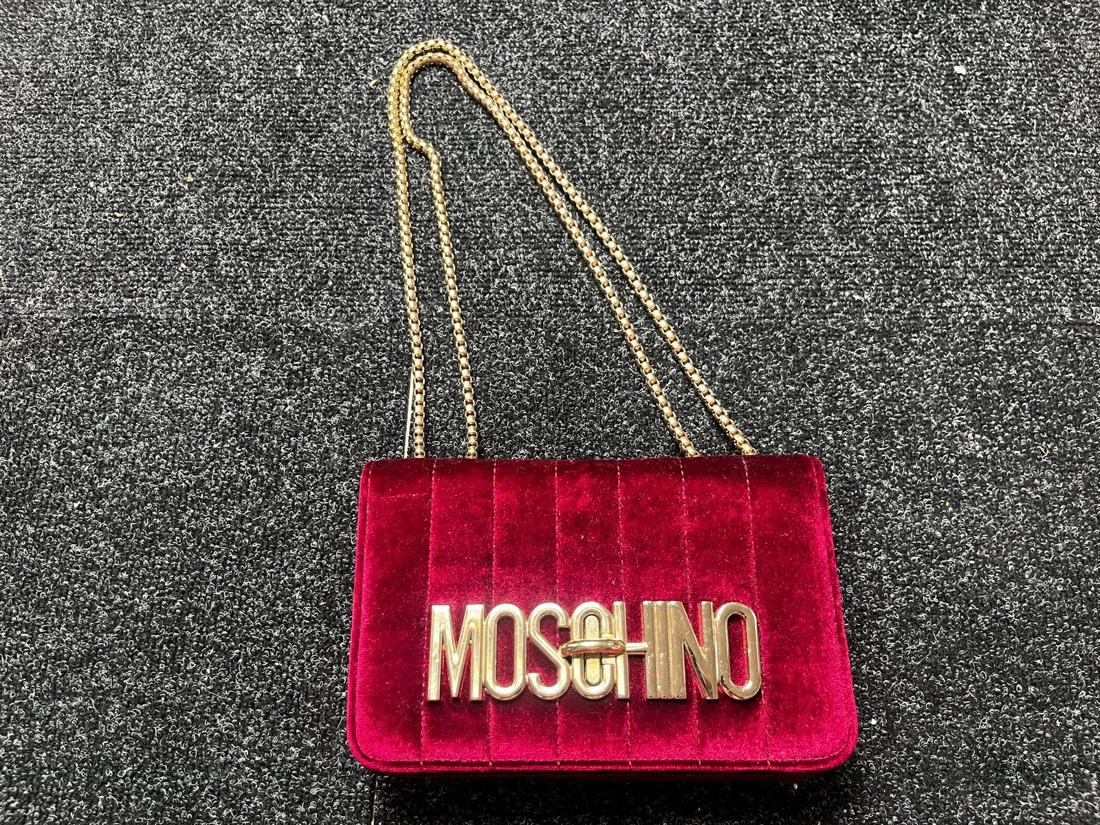 Moschino fluwelen schoudertasje - Rood, Ophalen of Verzenden, Zo goed als nieuw, Rood, Schoudertasje