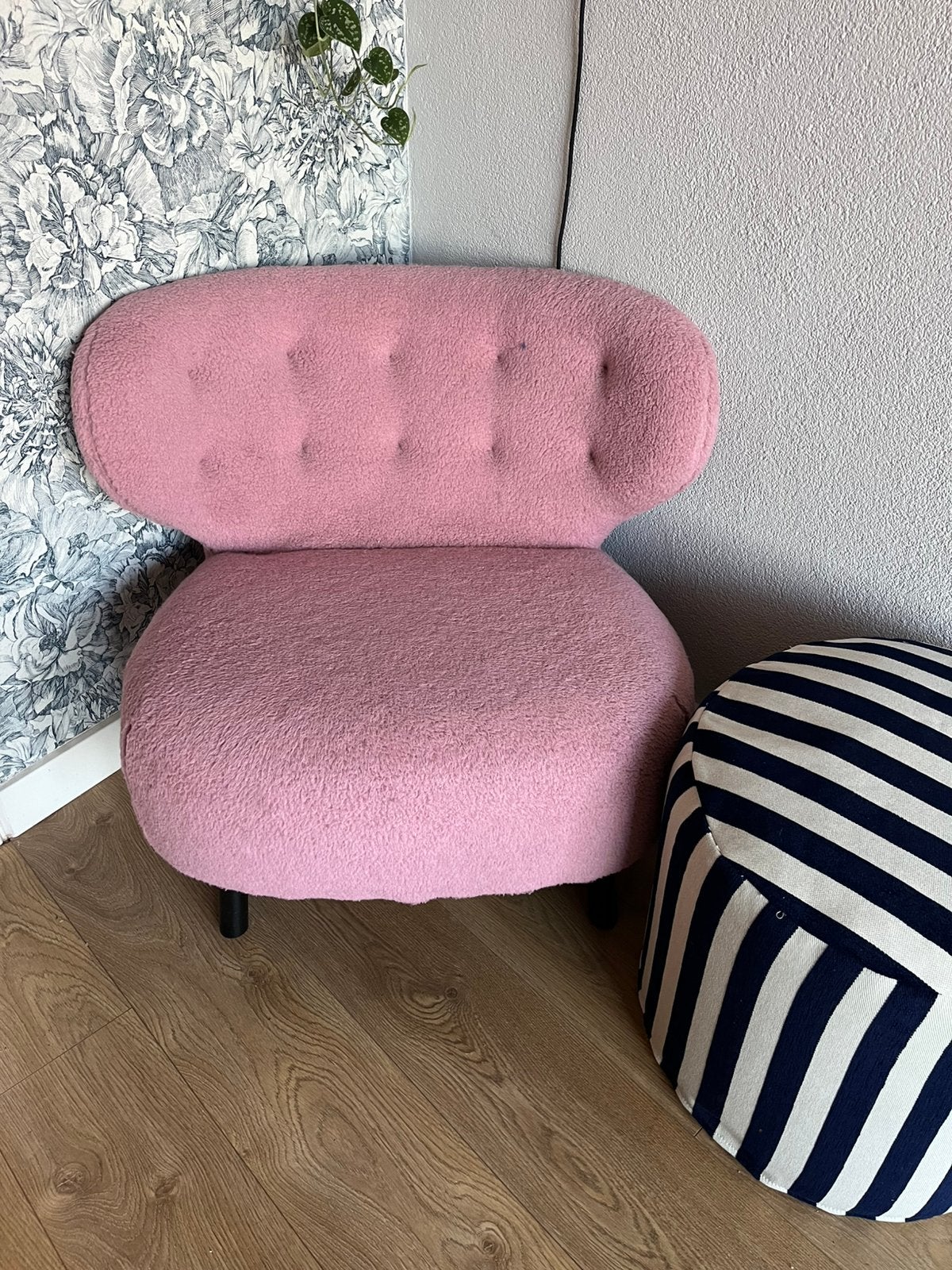 Roze teddy/boucle fauteuil Jesper Home Kita, Huis en Inrichting, Fauteuils, Ophalen, 75 tot 100 cm, Zo goed als nieuw, Stof
