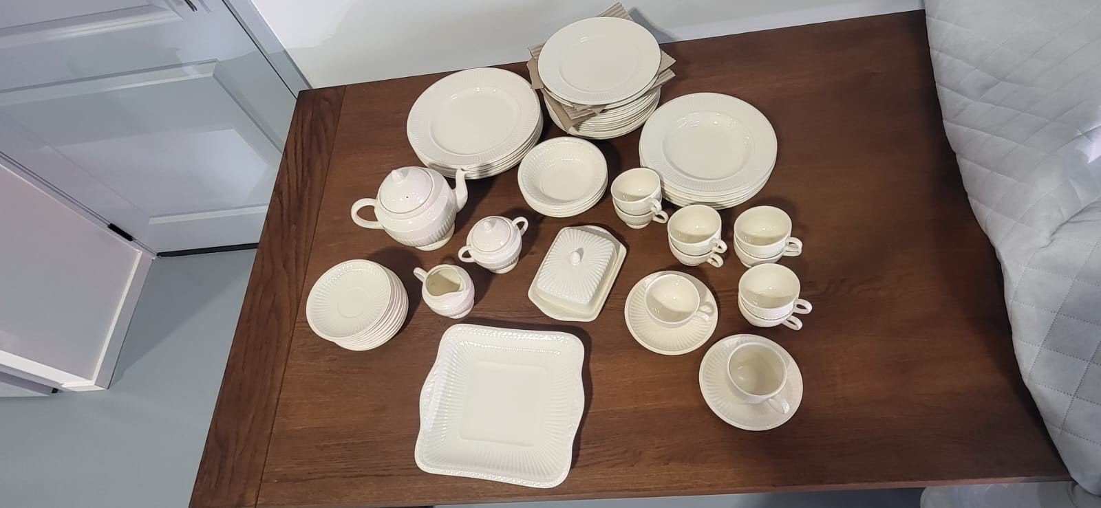 Wedgwood Edme Servies - Compleet en Elegant, Ophalen, Zo goed als nieuw, Aardewerk